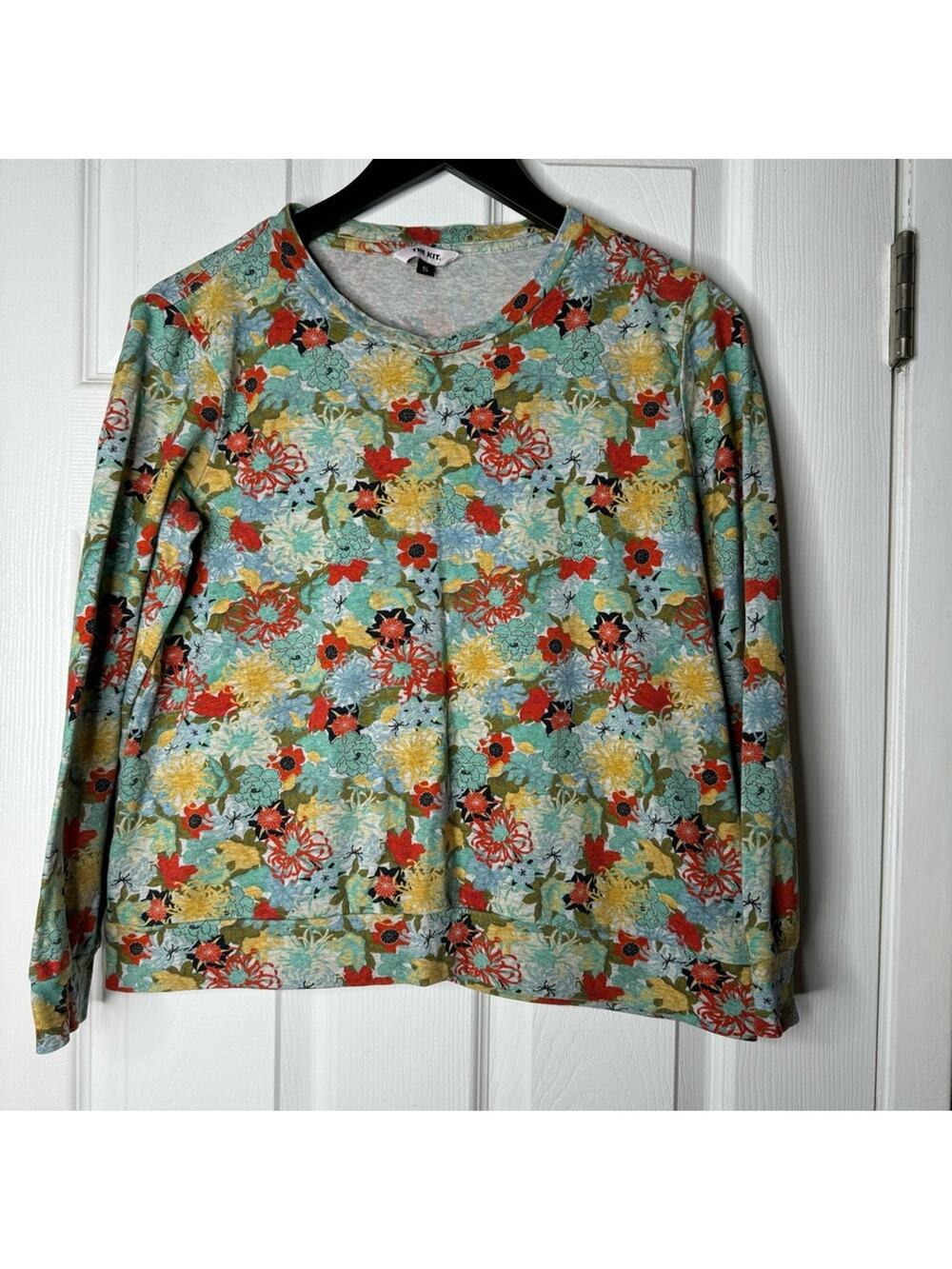 The kit sweatshirt style floral top Small